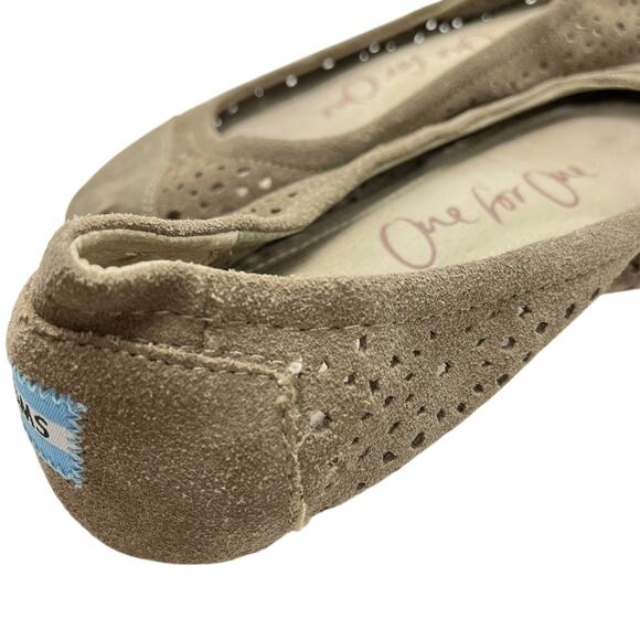 Toms Beige Taupe Casual Flats Boho Slip On Loafers Laser Cut Outs Shoes sz 8 - Picture 15 of 16